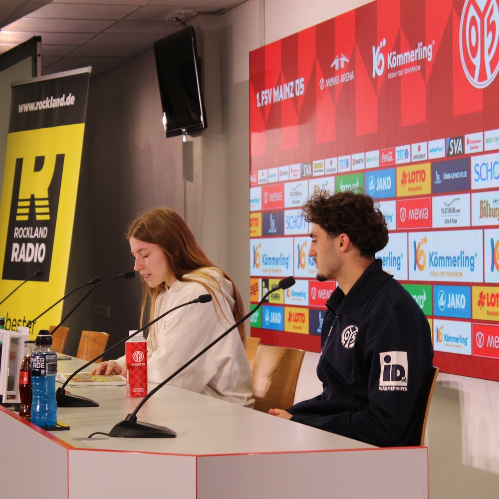 Maja Pageler und Maxim Dal vom 1. FSV Mainz 05 lesen vor.